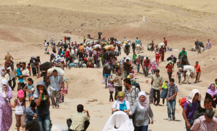 Syrian refugees crossed into Iraq at the Peshkhabour border point in August. (Source - WSJ)