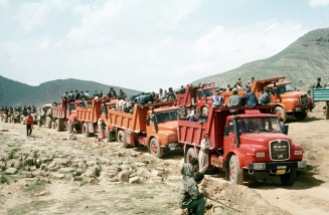 Kurdish refugees travel by truck, Turkey, 1991. Source: wikipedia.